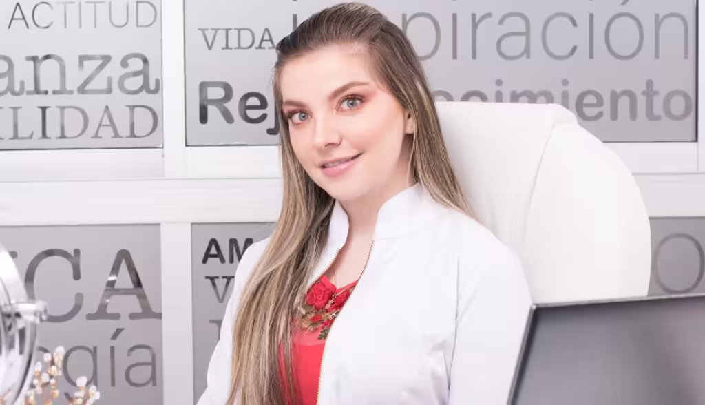 Doctora Tatiana Leal en su consultorio Consultorio de la doctora Tatiana Leal en Bogotá